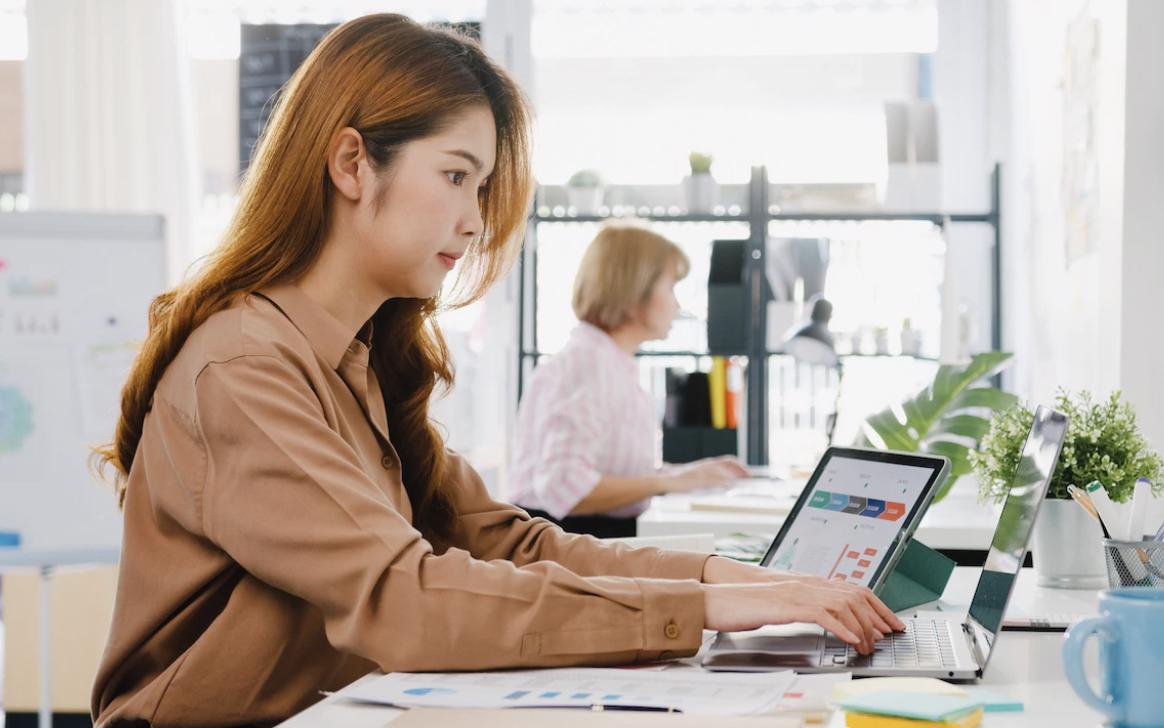 https://www.freepik.com/free-photo/young-asia-businesswoman-entrepreneur-social-distancing-new-normal-situation-virus-prevention-while-using-laptop-computer-tablet-back-work-office_15115939.htm#query=chinese%20worker&position=6&from_view=search&track=sph